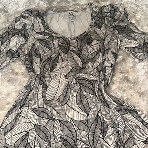 Worthington Monochrome Leaf Print Top